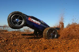 E-Revo Brushless Waterproof w/ TQi 2.4GHz, Docking Base (released 2014)
